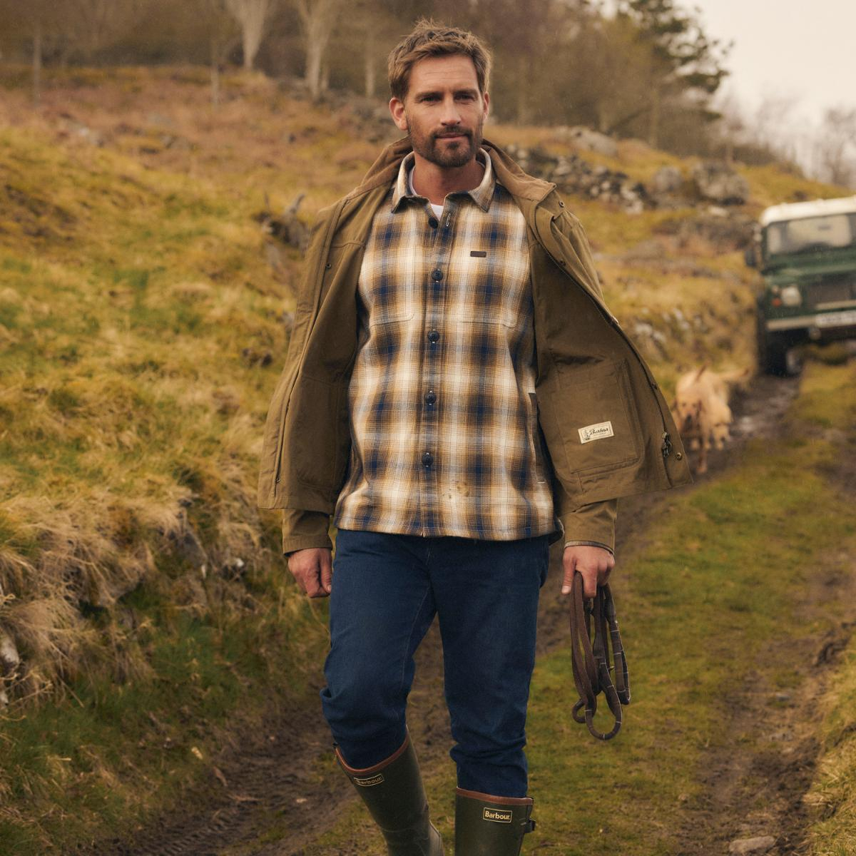 The Barbour Sandside Checked Overshirt in Navy is a versatile garment, ideal for the spring and autumn seasons.