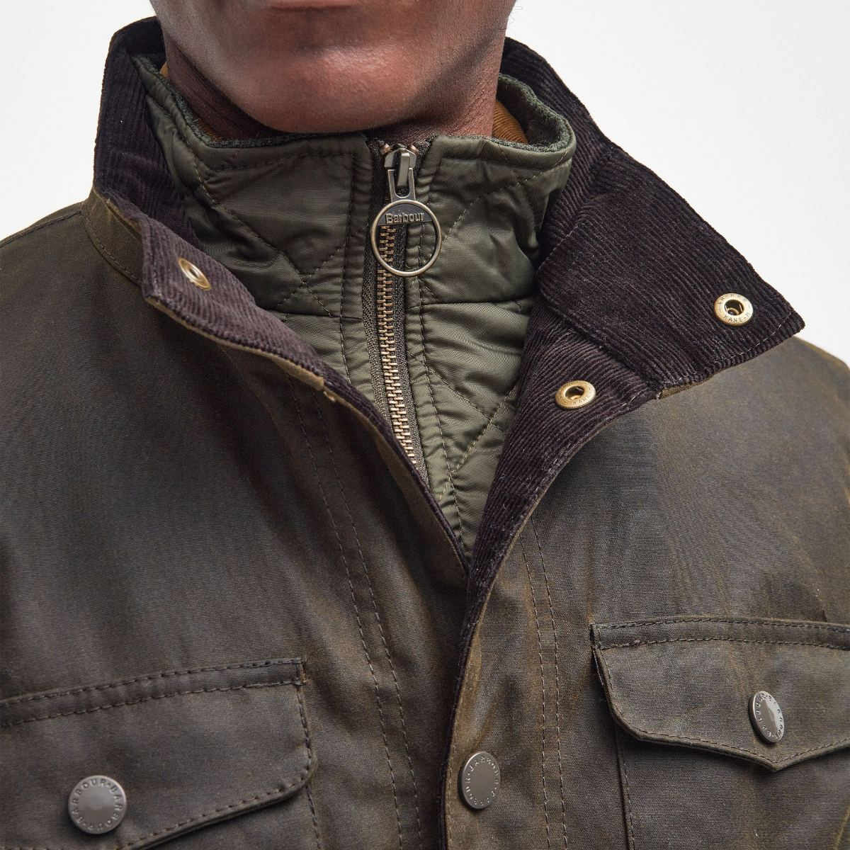 Barbour Ogston Wax Jacket Olive, Stijlvolle outdoorjas in robuust gewaxed katoen.