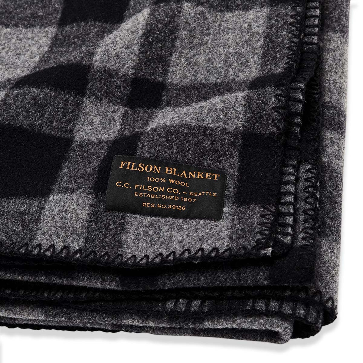 Filson Mackinaw Wool Blanket Charcoal Black, een warme, waterafstotende deken van scheerwol voor outdoor- of binnenshuis gebruik