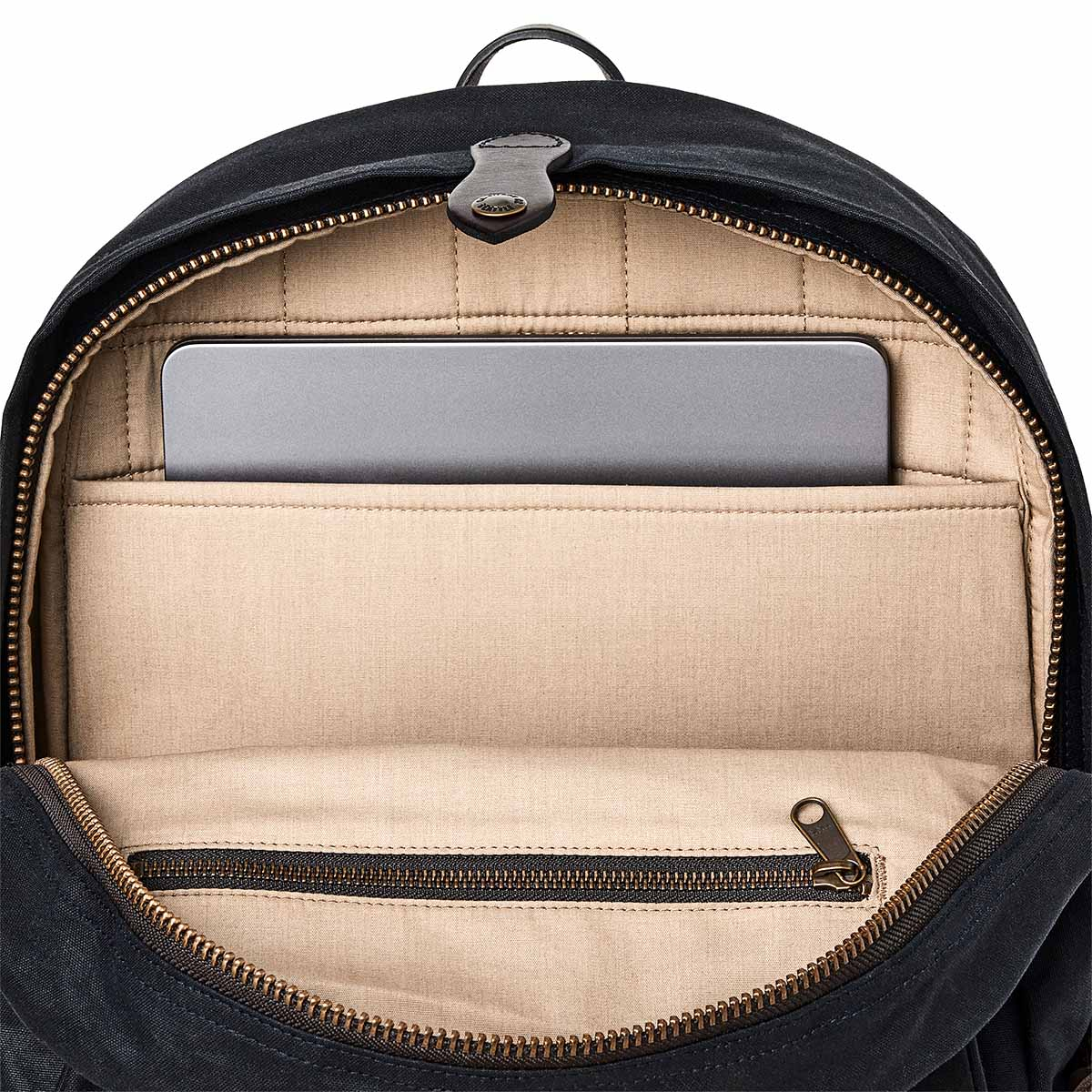 Filson Journeyman Backpack Navy, ook voor zakelijk gebruik met laptop