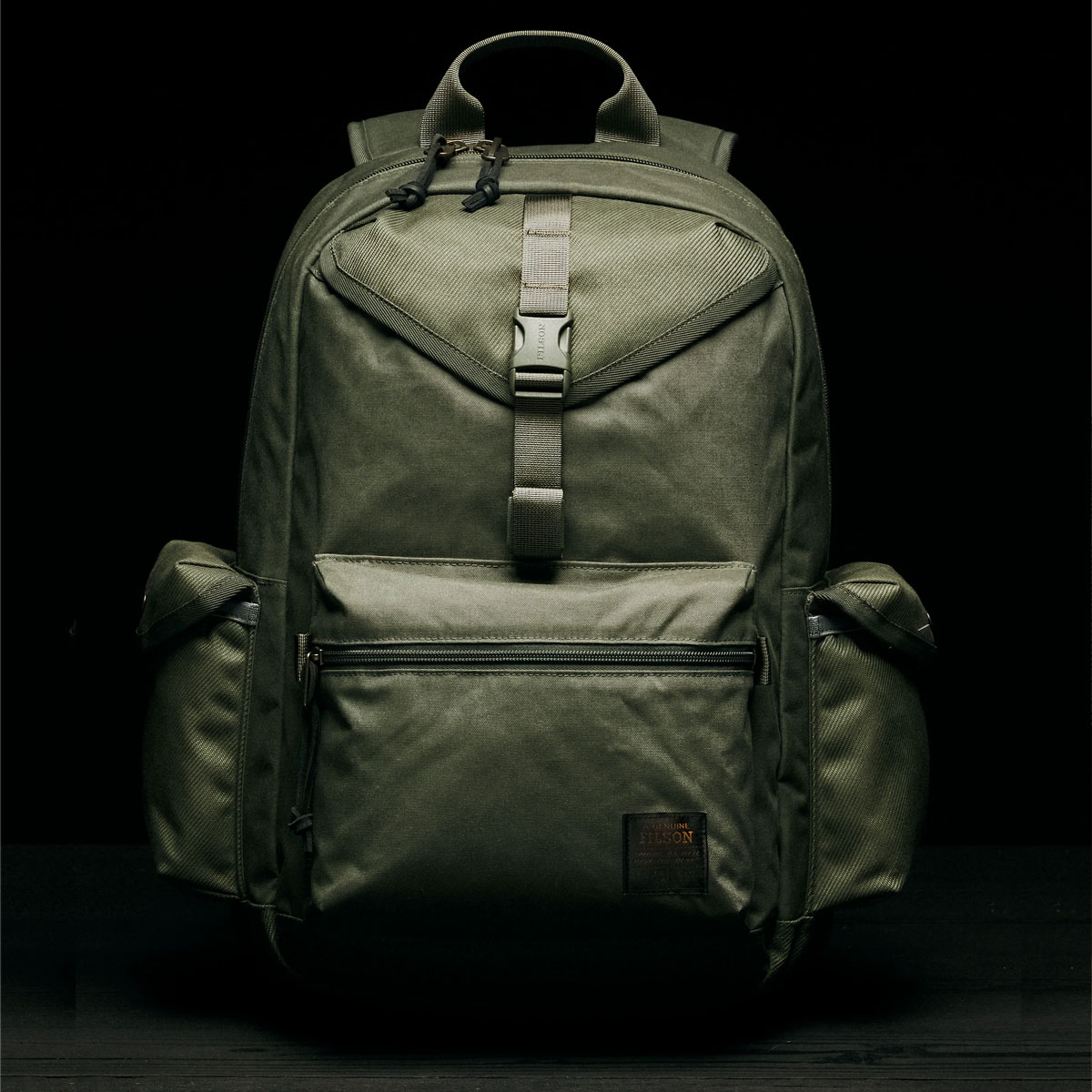 Filson Surveyor 36L Backpack Service Green, duurzame en veelzijdige rugzak die bestand is tegen intensief gebruik