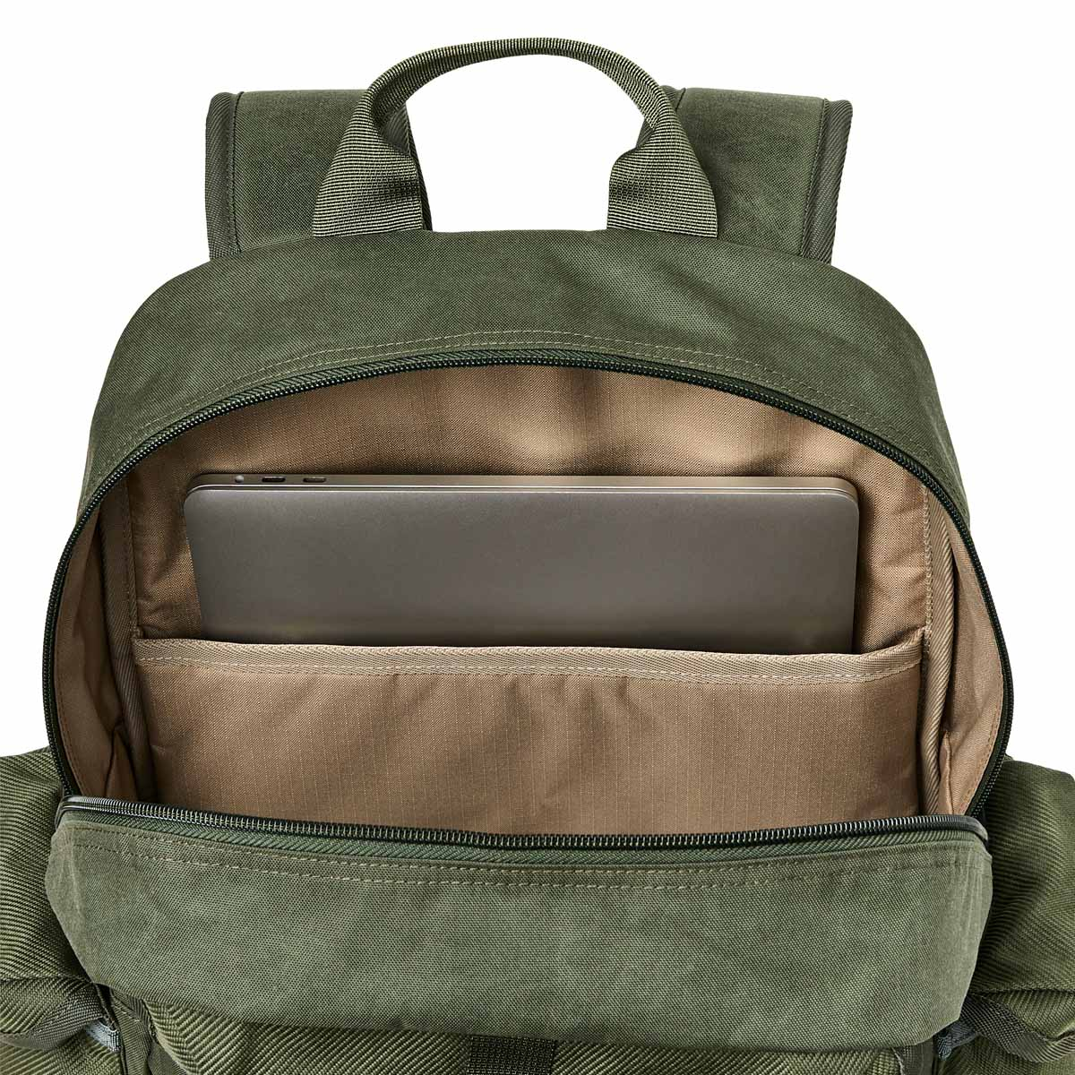 Filson Surveyor 36L Backpack Service Green, voorzien van een gewatteerd laptopvak