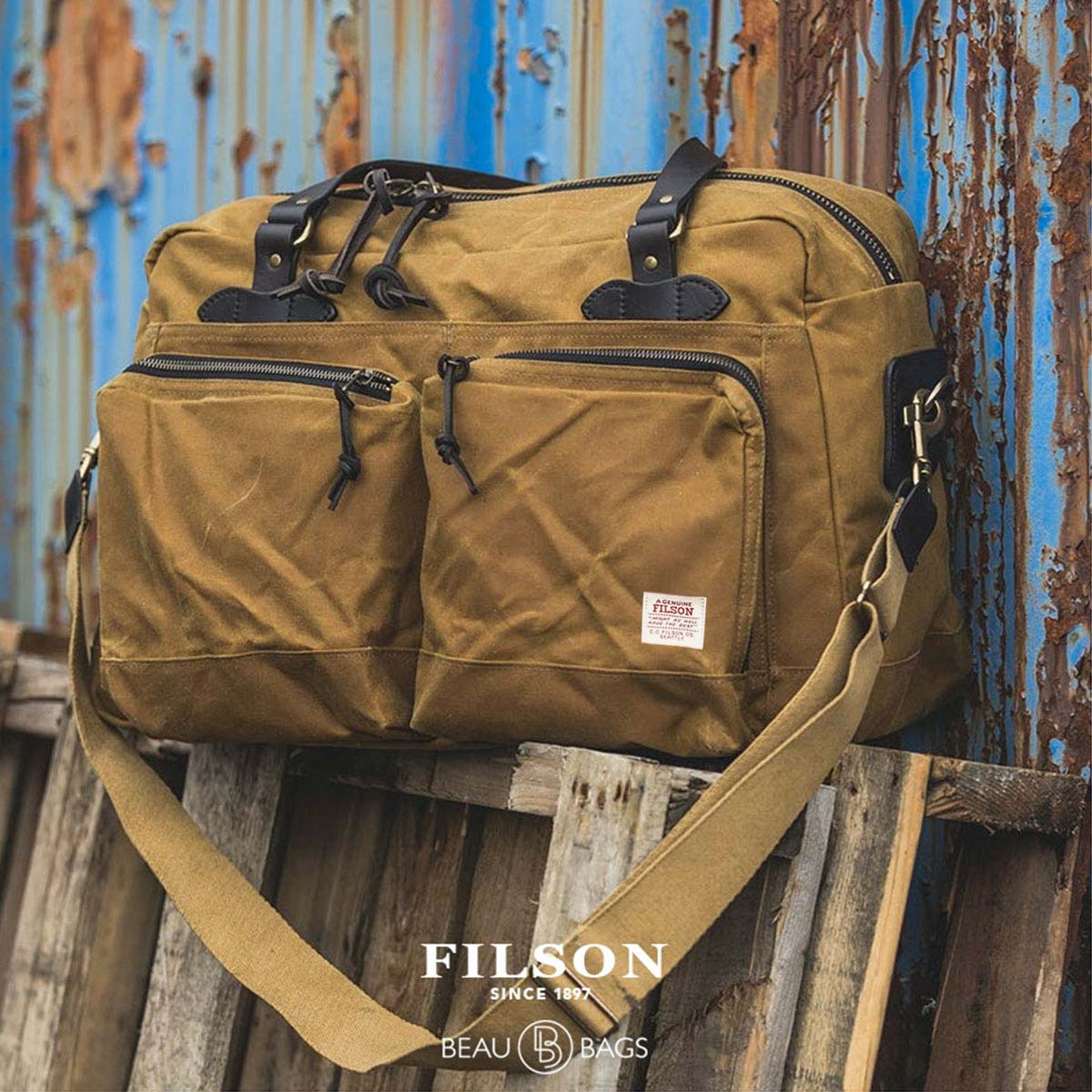 Filson 48-Hour Tin Cloth Duffle Bag Dark Tan, een robuuste reistas met grote vakken voor een lang weekend