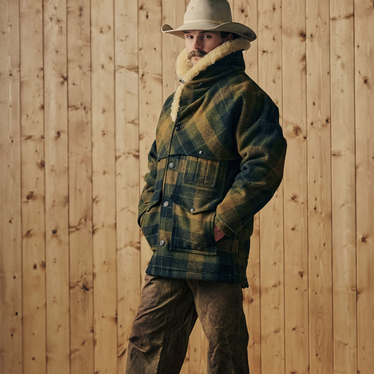 Filson Lined Mackinaw Wool Packer Coat Loden Heather Plaid, jaskraag gesloten