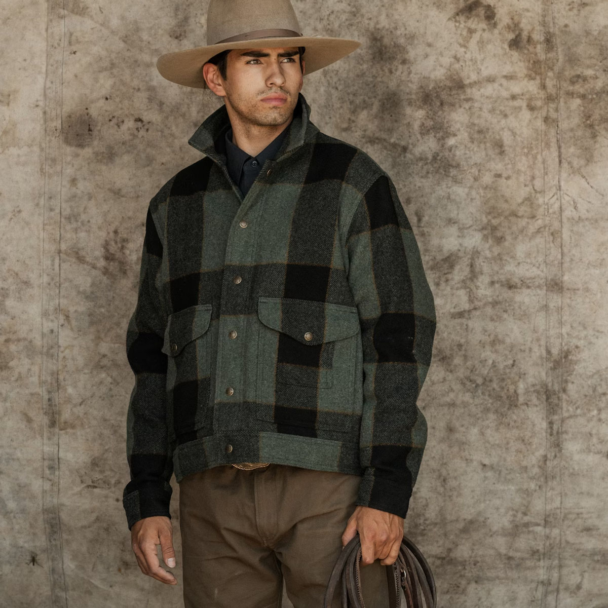 Filson Mackinaw Wool Work Jacket Graystone/Black Plaid, Afkomstig uit de Filson archieven en genaaid in Seattle