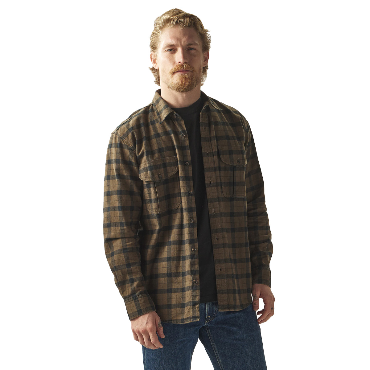 Filson Alaska Guide Shirt Otter Green/Black Plaid, gemaakt van 8-oz. katoen flanel dat bekend staat om zijn unieke combinatie van duurzaamheid, zachtheid en warmte