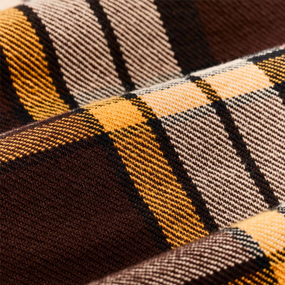 Filson Vintage Flannel Work Shirt Brown-Yellow-Multi-Plaid, gemaakt van dik en ademend katoenflanel, ideaal voor koud weer