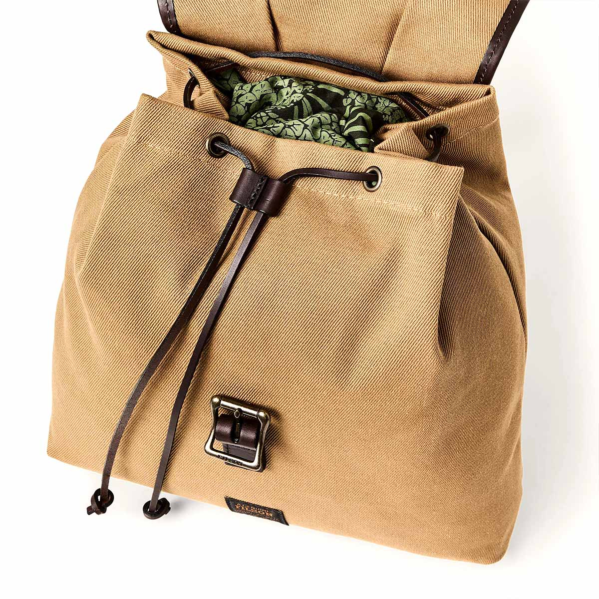 Filson Rugged Twill Drawstring Backpack Tan, gemaakt voor vrouwen die van stijl en kwaliteit houden