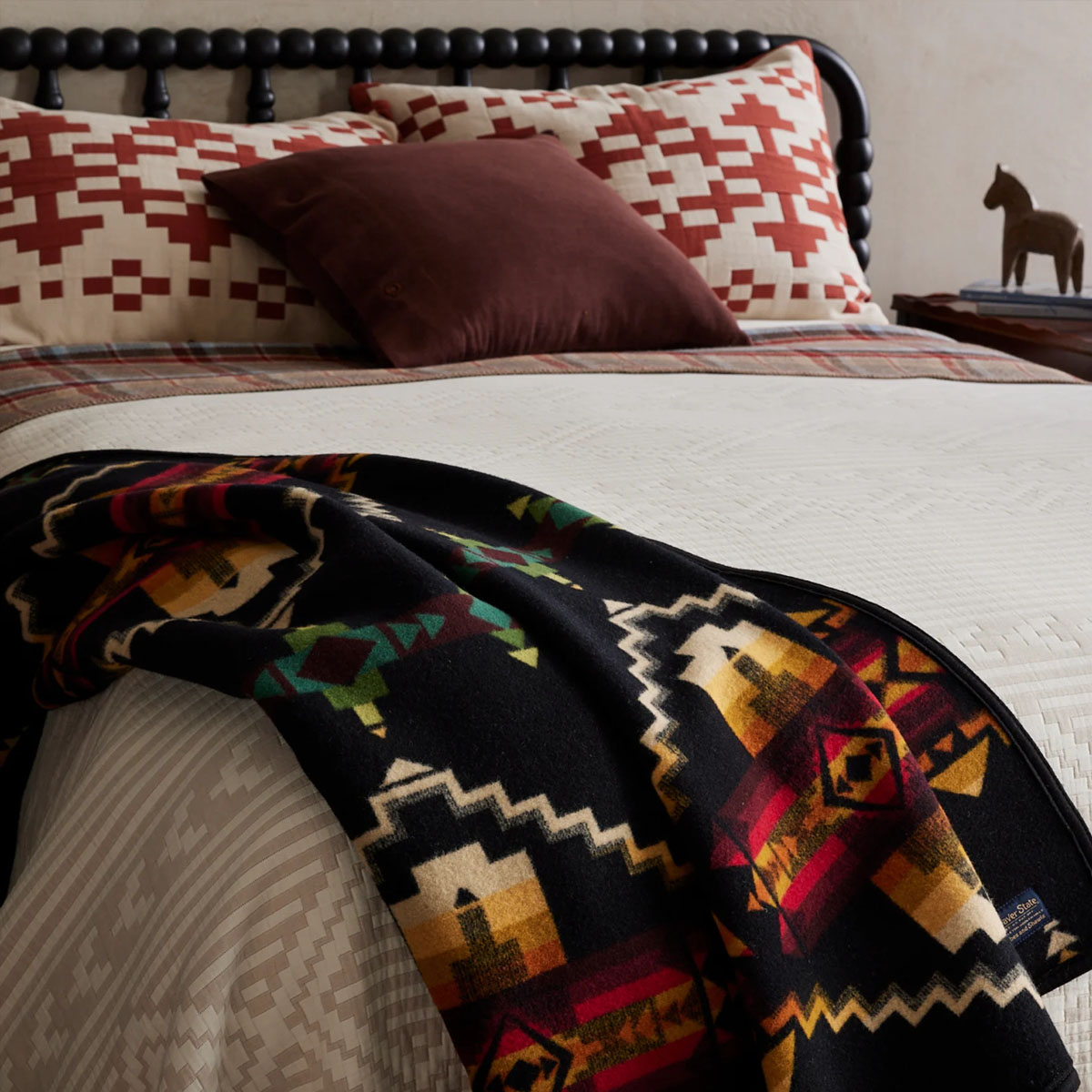 Pendleton Jacquard Napped Blanket Robe Four Corners, dekens perfect voor over het bed, voor picknicks, kamperen of lekker binnen zitten