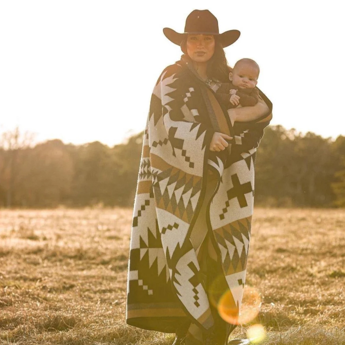 Pendleton Jacquard Napped Throw Blanket Spider Rock Black/White, deze deken is in tijdschriften over de hele wereld genoemd vanwege het klassieke ontwerp en is een favoriet voor liefhebbers van interieurdecoratie