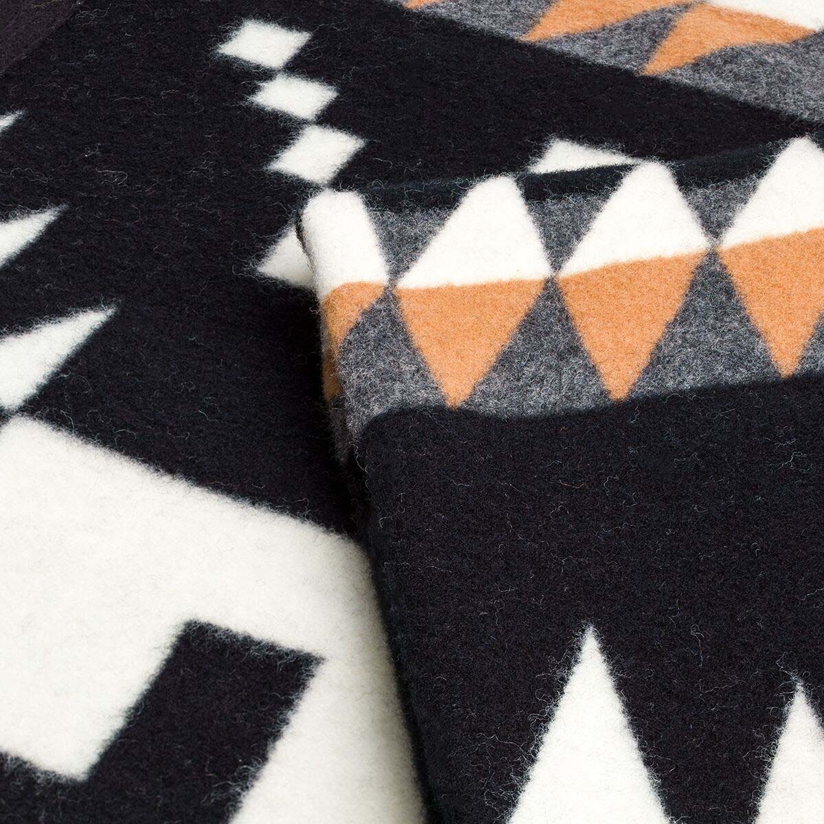 Pendleton Jacquard Napped Throw Blanket Spider Rock Black/White, perfecte deken voor kille nachten