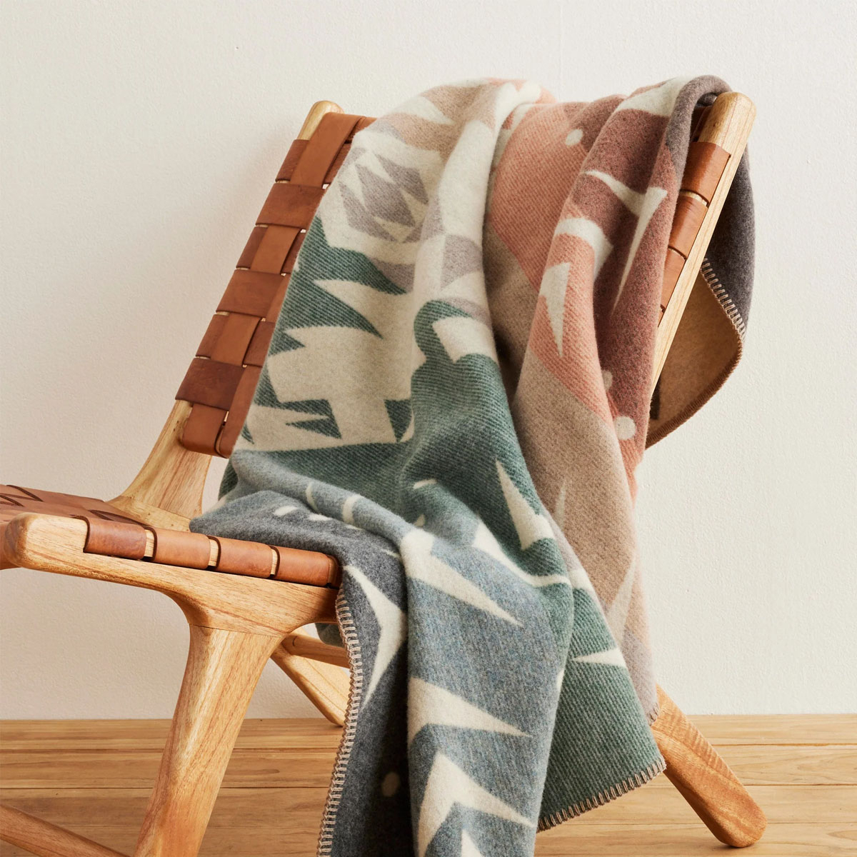 Pendleton Jacquard Napped Robe Agate Beach, perfecte deken voor kille nachten