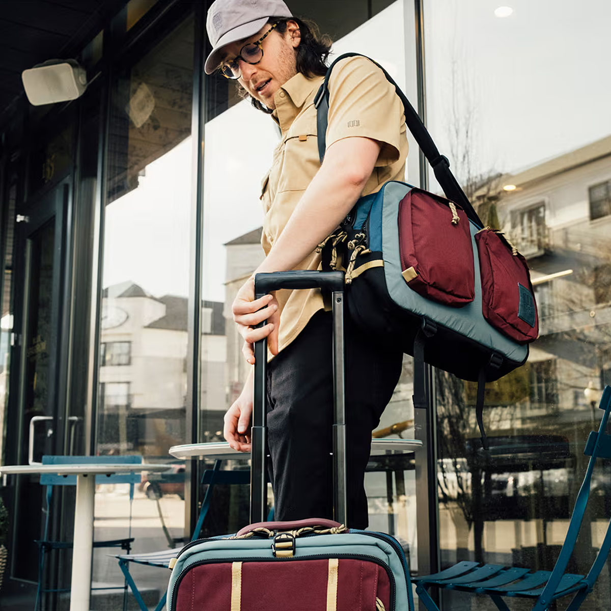 Topo Designs Global Briefcase Dark Denim/Burgundy, de perfecte tas om elke dag mee te nemen